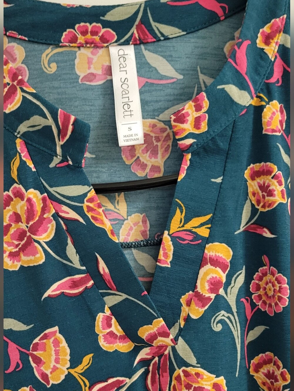 Dear Scarlette LS Floral V-Neck Blouse Teal,Pink,Yellow Flowers Size Sm - Picture 2 of 5